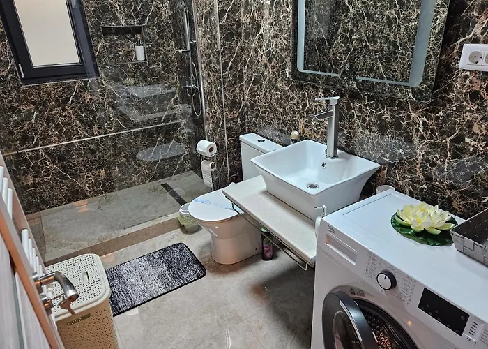 Kayla Daire Navodari